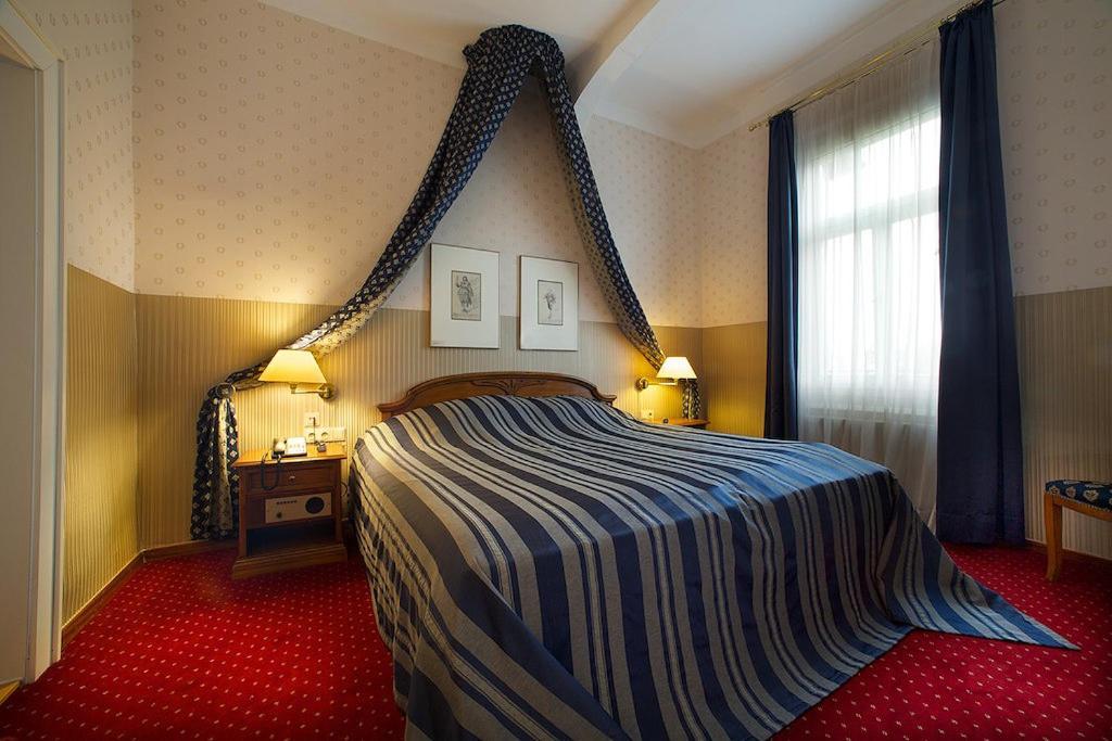 Hotel Saechsischer Hof ไมนิงเงิน ภายนอก รูปภาพ