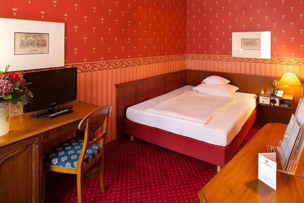 Hotel Saechsischer Hof ไมนิงเงิน ภายนอก รูปภาพ