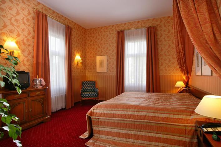 Hotel Saechsischer Hof ไมนิงเงิน ภายนอก รูปภาพ